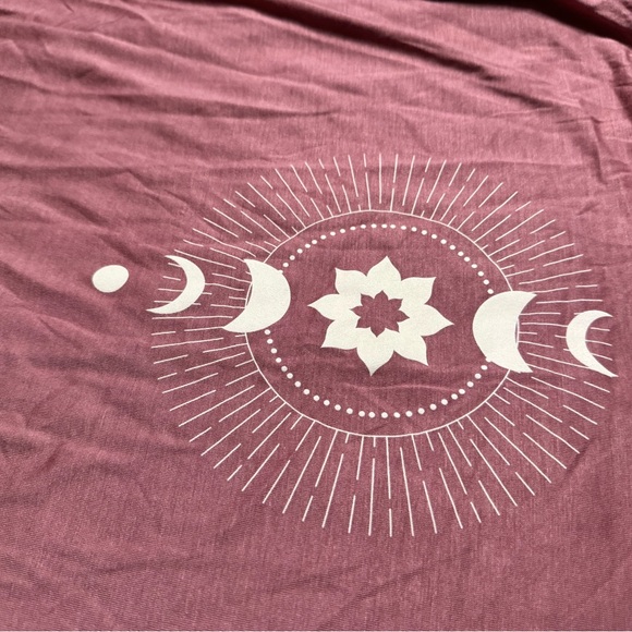 NWT- CLUB PILATES Moon Step Hem Graphic Tank Top in Mauve - Picture 5 of 10